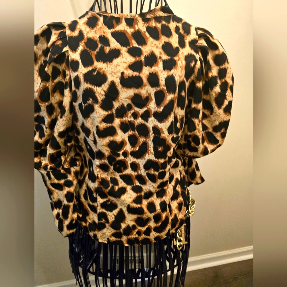 Leopard Print Puff Sleeve Top